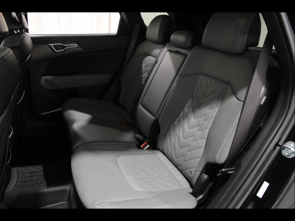 Used 2024 Black Kia X-Line image 19