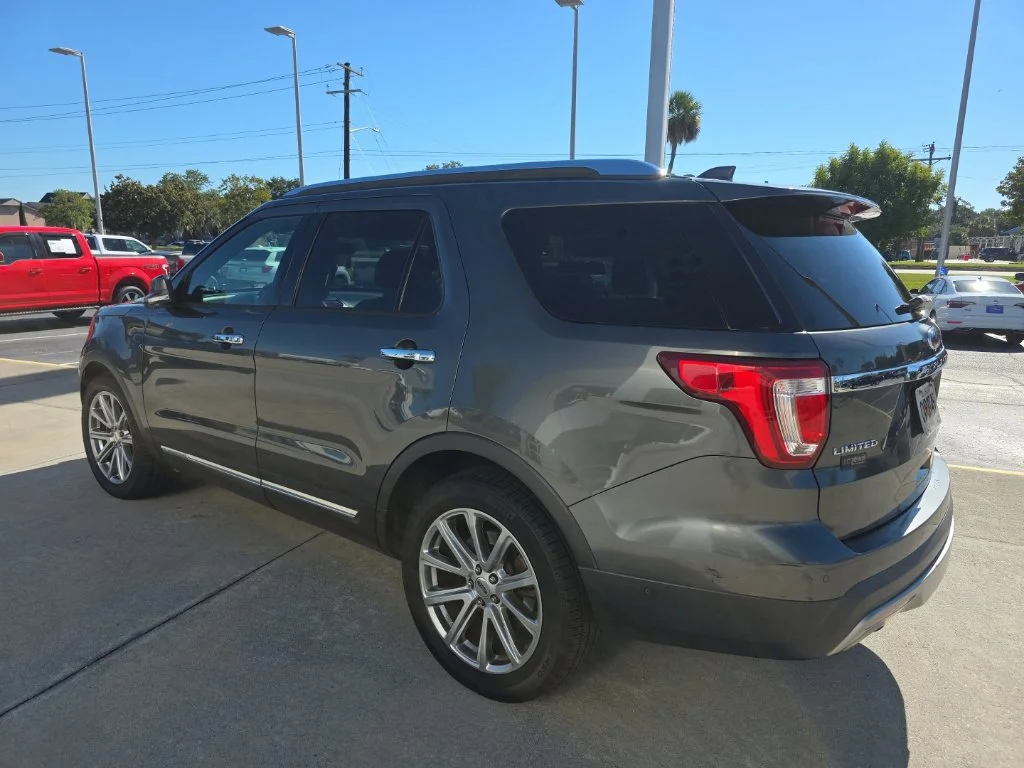 Used 2017 Gray Ford Limited image 4