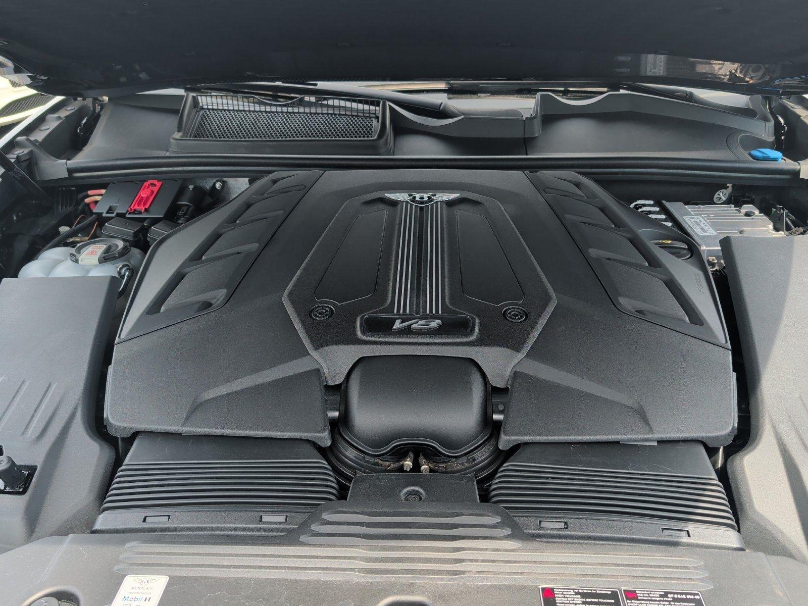 Used 2022  Bentley V8 image 18