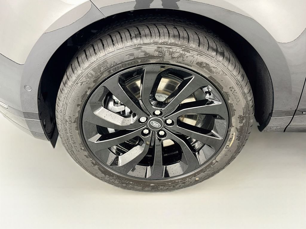 New 2026 Carpathian Grey Land Rover Hoxton Edition image 32