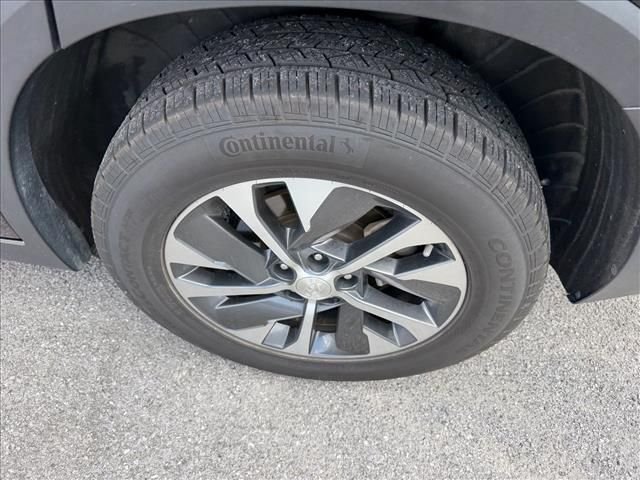 Used 2022 Black Hyundai SEL image 13