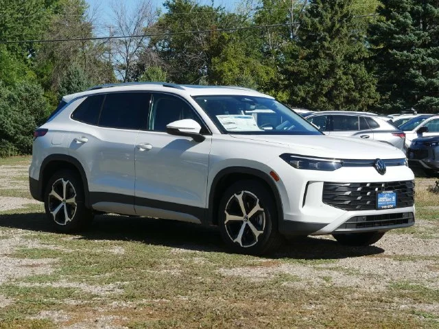 New 2026 White/off-white Volkswagen SE image 1