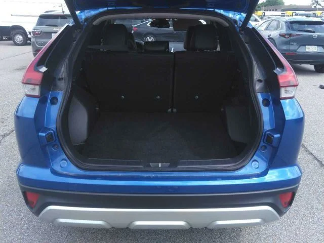Used 2024 Silver Mitsubishi SE image 2