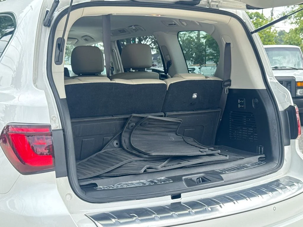 Used 2023 White INFINITI Premium Select image 33