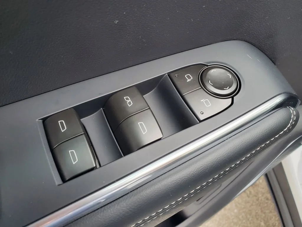 2026 GMC Acadia Elevation - Photo 10