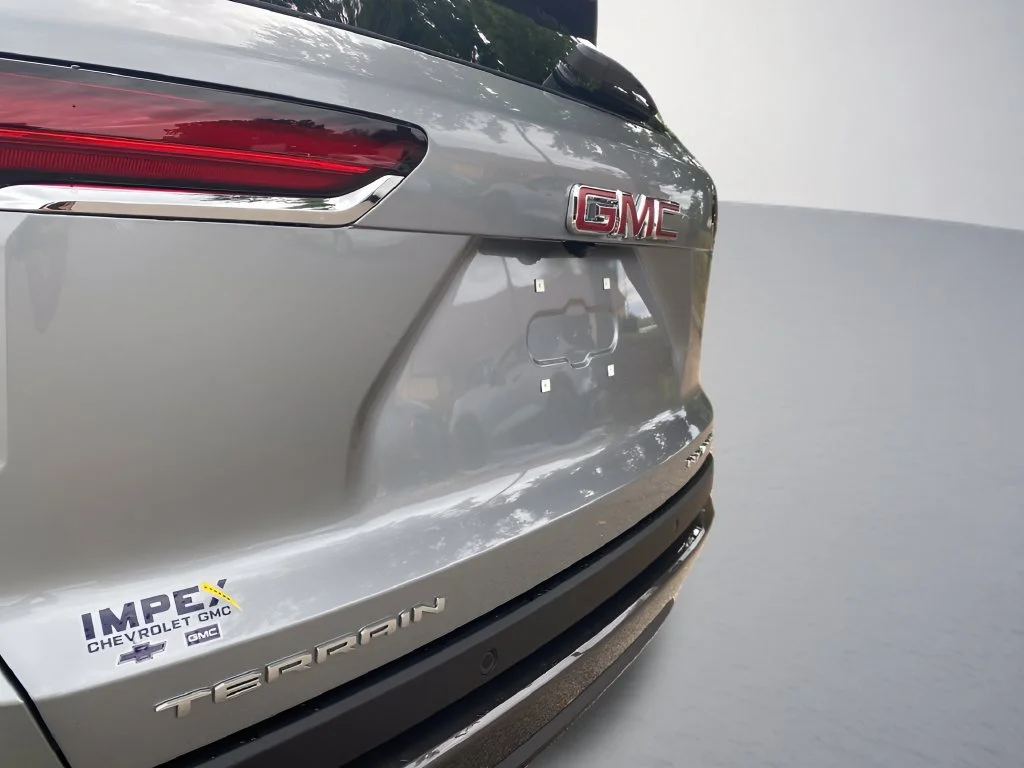 New 2027 Sterling Metallic GMC Elevation image 33