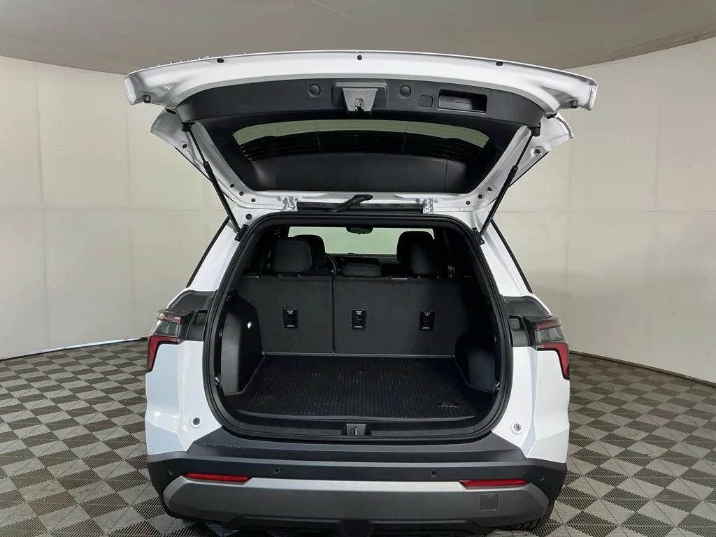 New 2027 White Chevrolet LT image 8