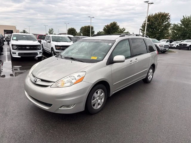 Used 2008 Silver Shadow Pearl Toyota XLE image 3