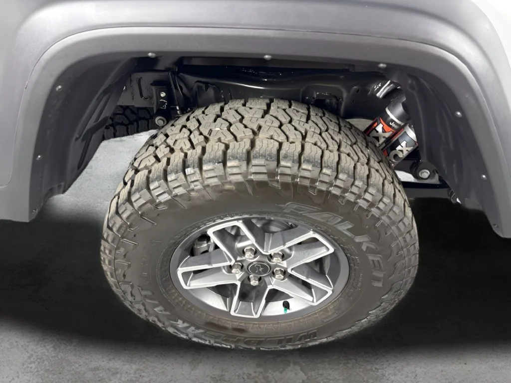 Used 2025 White Jeep Mojave 4x4 image 11
