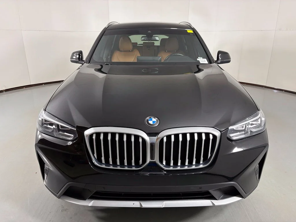 Used 2022 Black BMW sDrive30i image 3