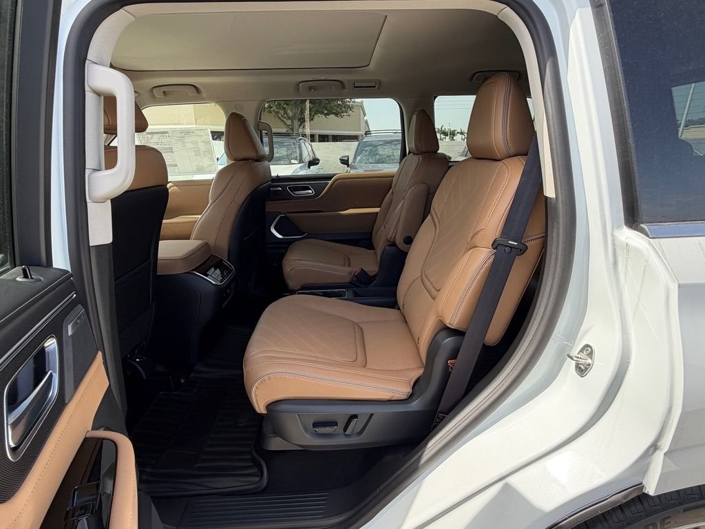 New 2027 RADIANT WHITE INFINITI Luxe 4WD image 14