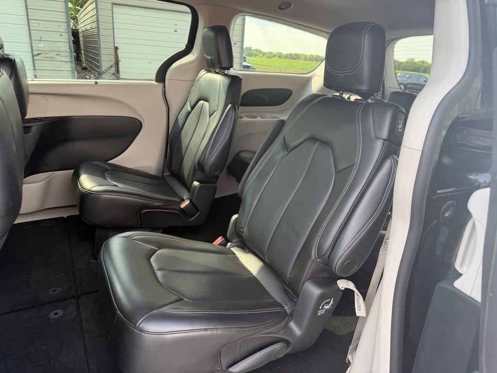 Used 2023 Black Chrysler Touring L image 27