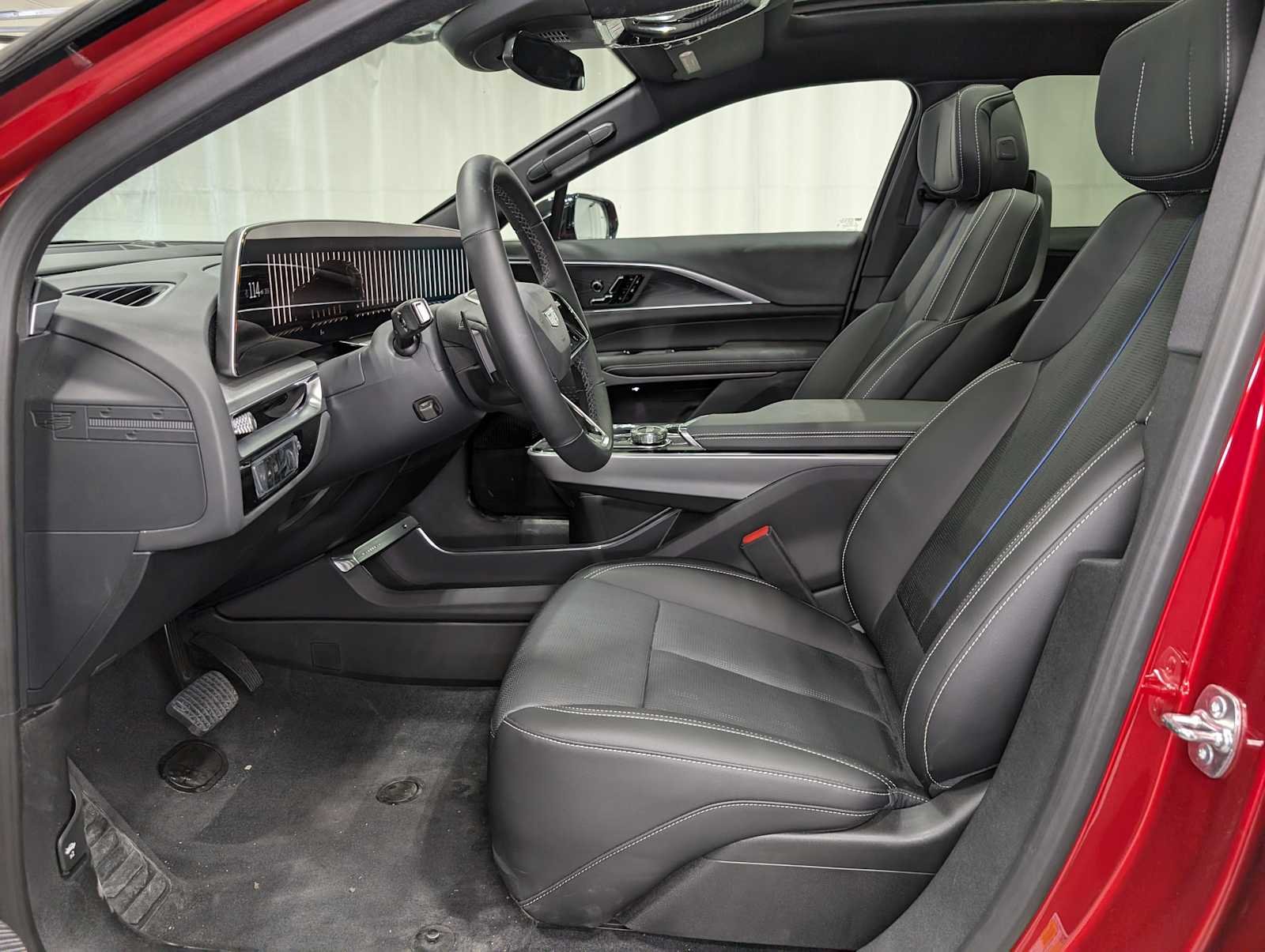 2025 Cadillac Lyriq Luxury photo 4