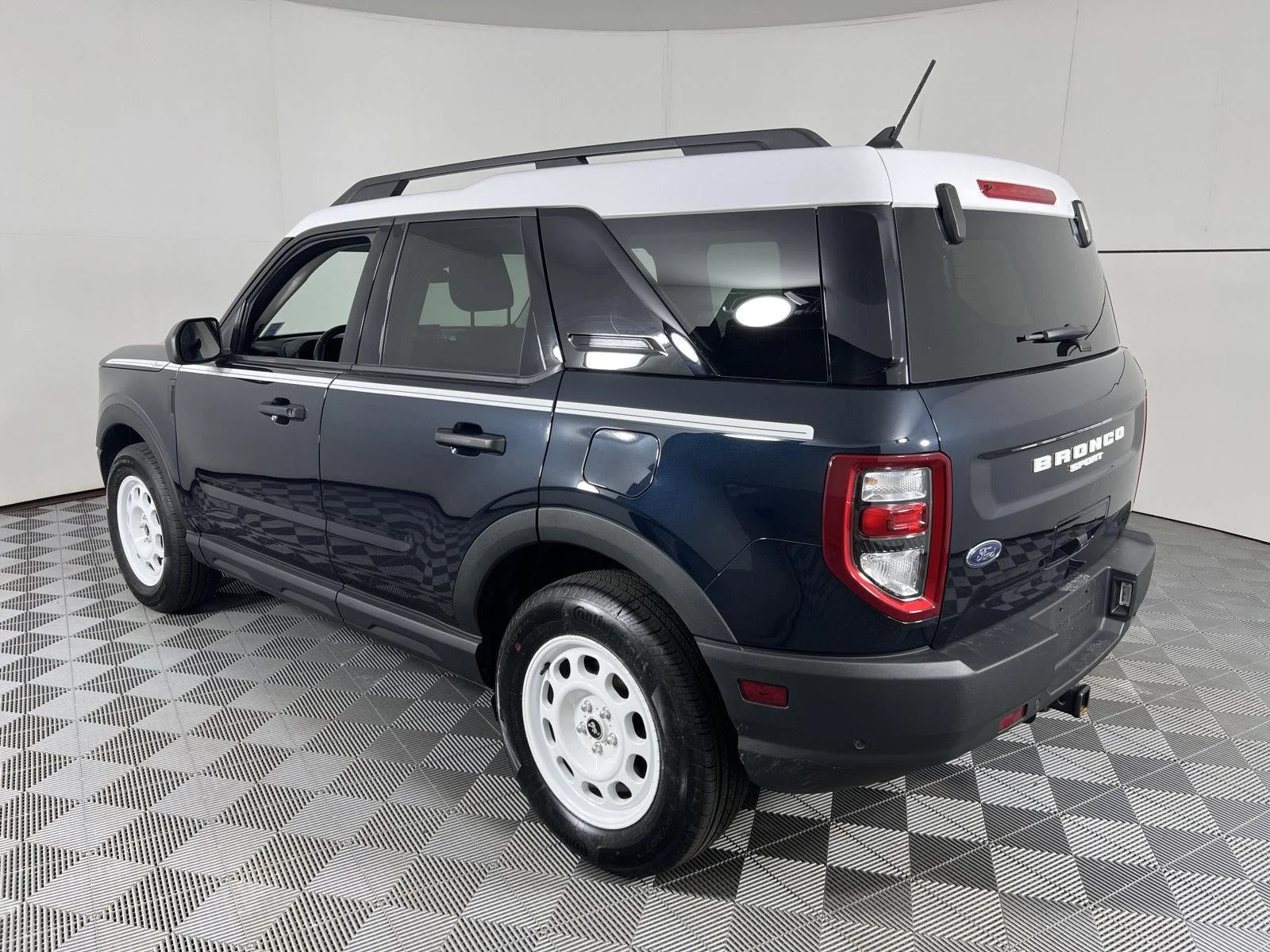 Used 2023 Alto Blue Metallic Tinted Clearcoat Ford Heritage image 8