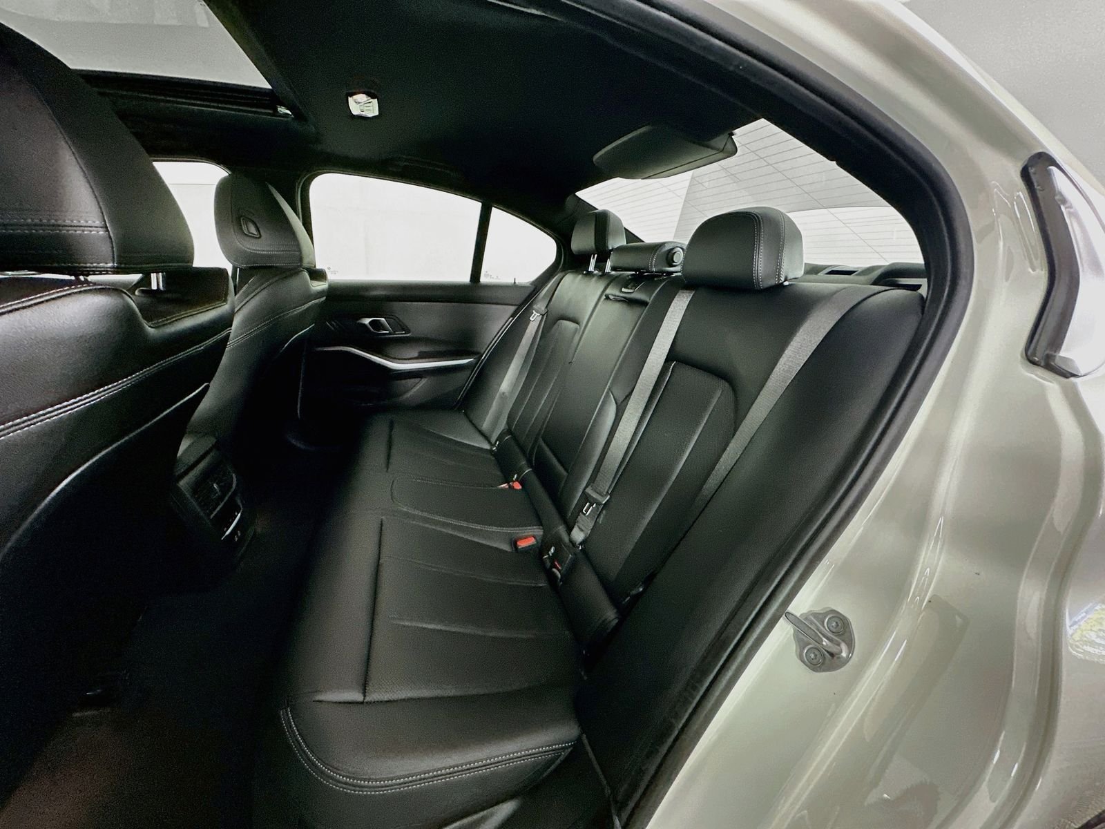Used 2024 Alpine White BMW 330i xDrive image 25