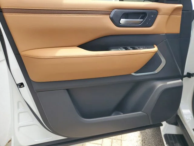 New 2026 White Nissan Platinum Reserve image 16