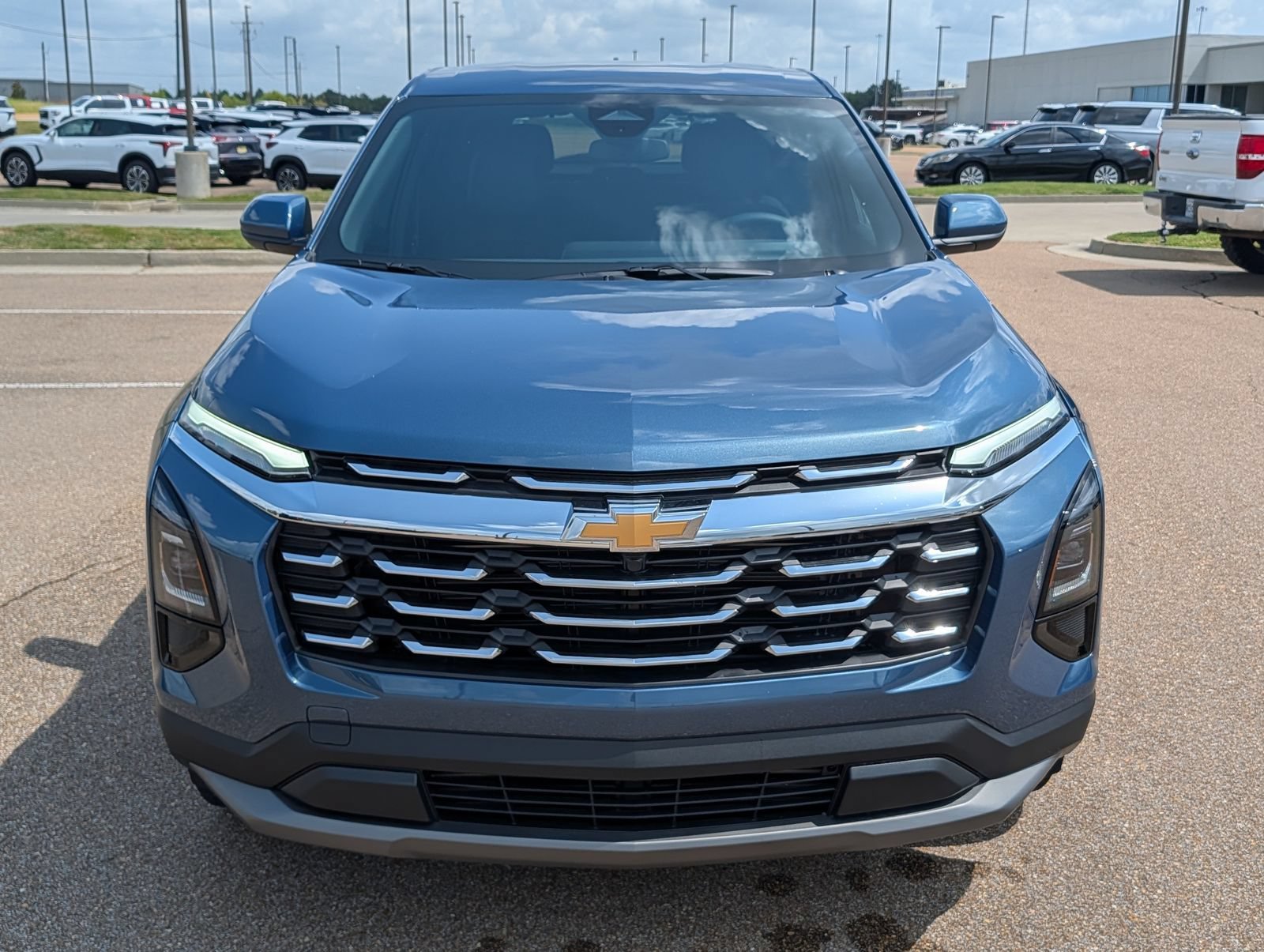 2027 Chevrolet Equinox LT - Photo 8