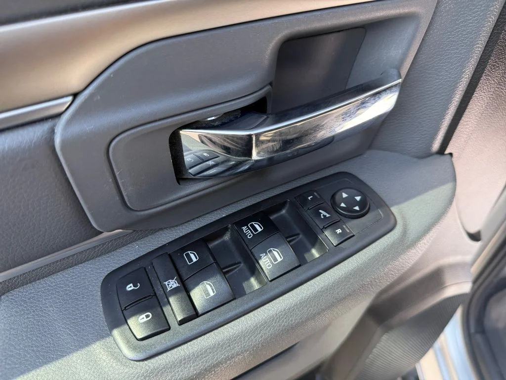 Used 2019 Silver Ram Big Horn image 29