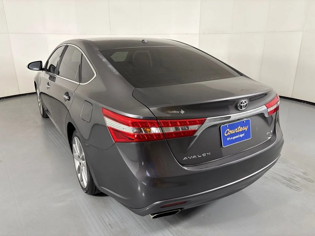 Used 2015 Gray Toyota XLE Touring image 6