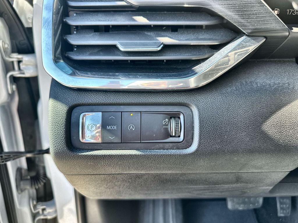 Used 2025 Summit White GMC Elevation image 18