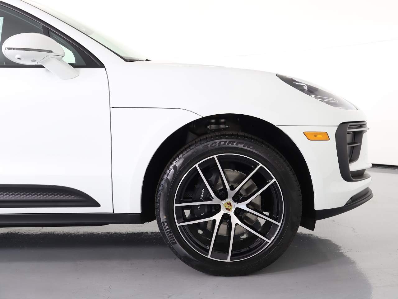 2025 Porsche Macan - Photo 11