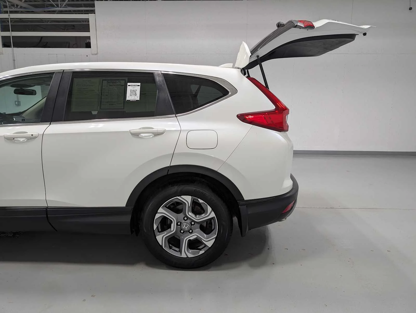 Used 2017 White Diamond Pearl Honda EX image 11