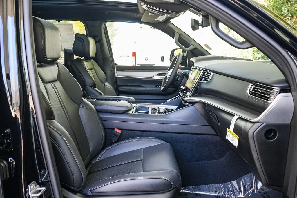 New 2026 High Gloss Black Jeep Limited Reserve image 17