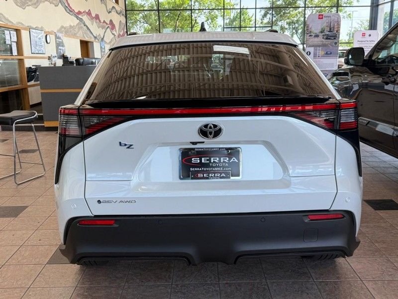 New 2026 Wind Chill Pearl Toyota XLE image 3