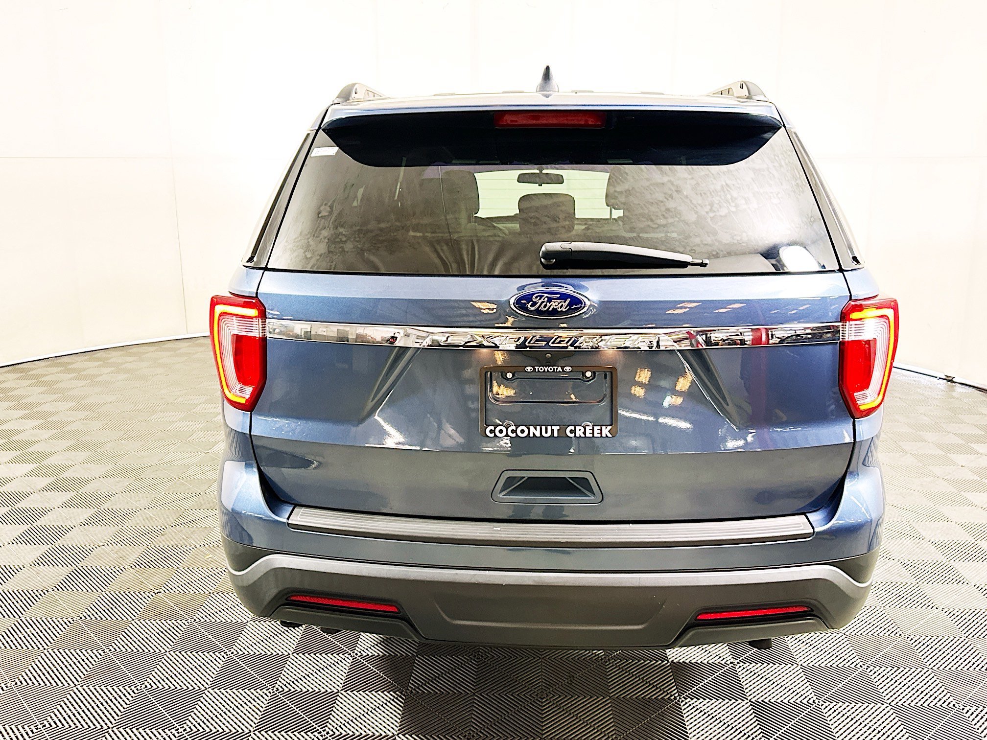 Used 2019 Blue Metallic Ford Base image 4