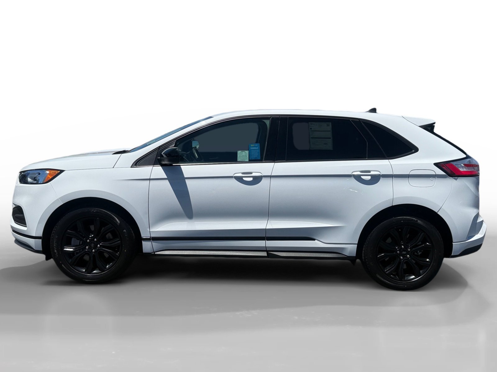 Used 2023 Oxford White Ford SE image 2