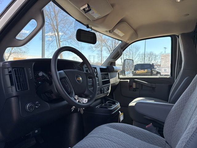 New 2025 Summit White Chevrolet 2WT image 16