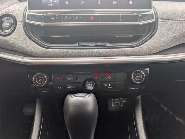 Used 2022 Blue Jeep Latitude image 17