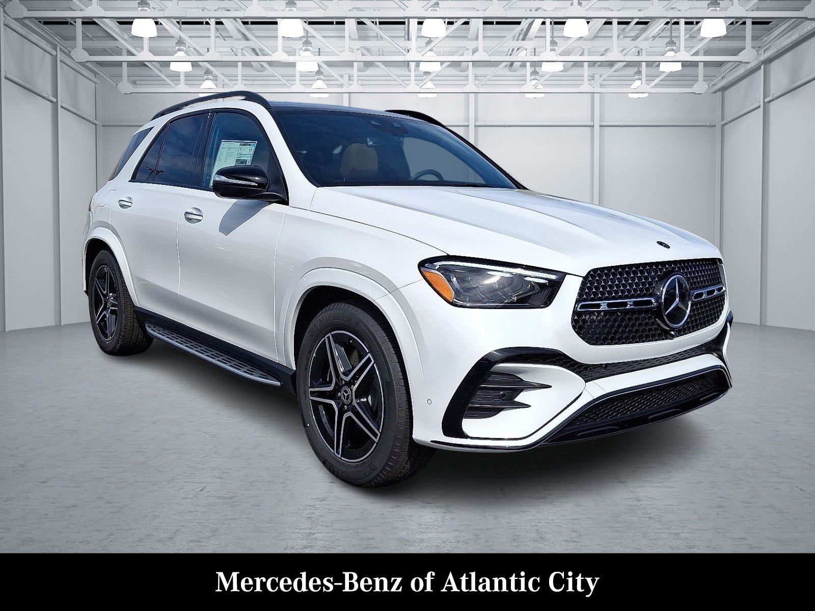 New 2026 MANUFAKTUR Moonlight White Metallic Mercedes-Benz GLE 450 image 1