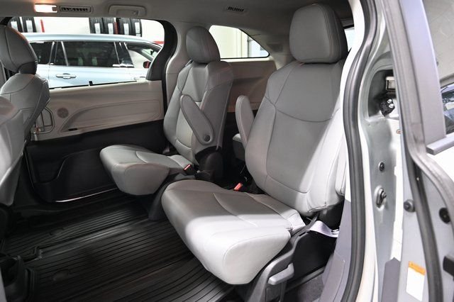 2023 Toyota Sienna XLE - Photo 12