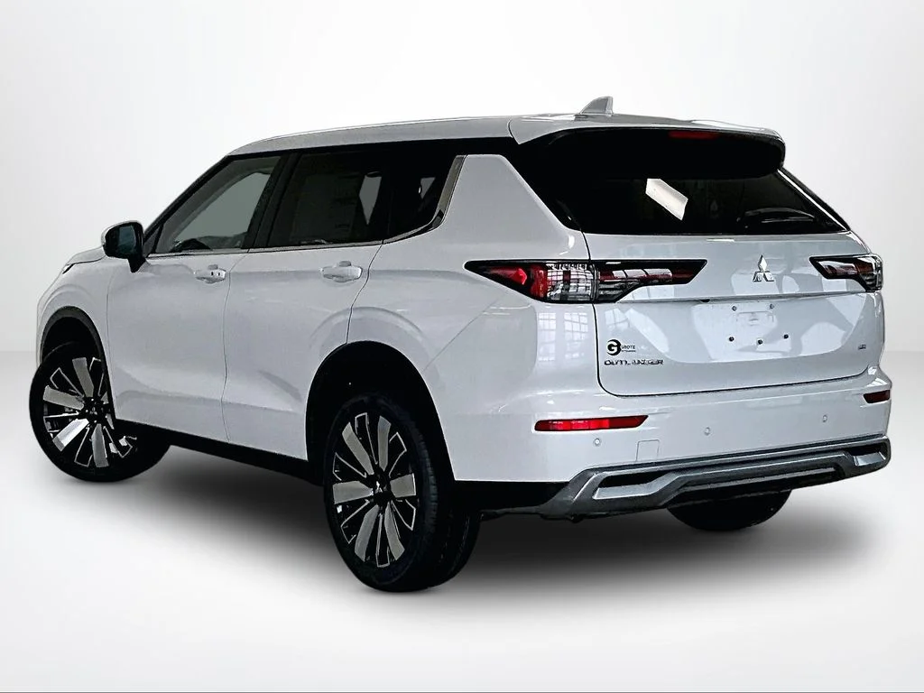 New 2026 White Mitsubishi SE image 4