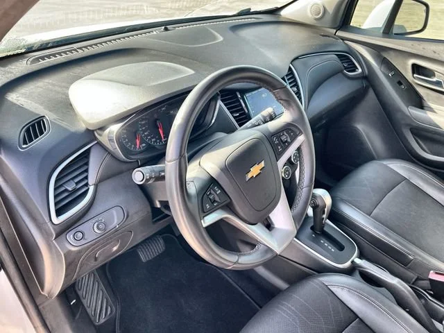 Used 2018 SUMMIT WHITE Chevrolet LT image 11