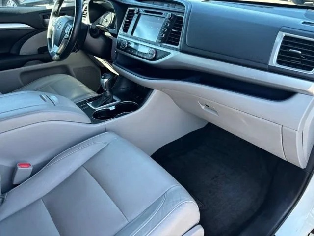 Used 2017 White Toyota XLE image 24