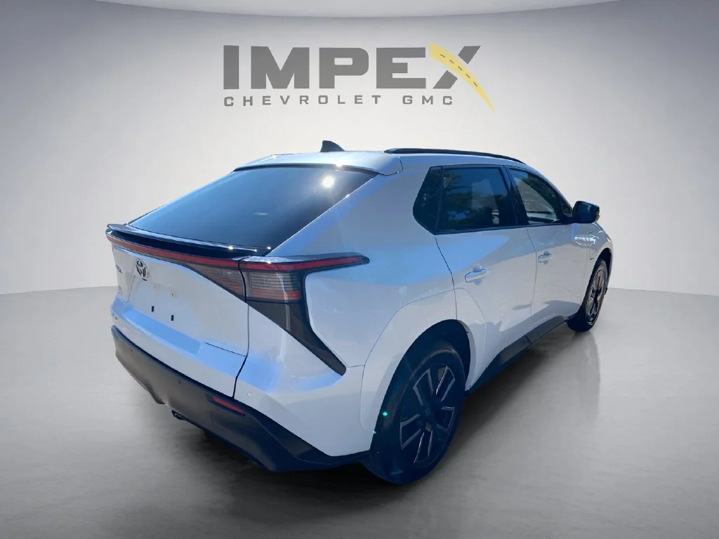 Used 2026 White Toyota XLE image 5