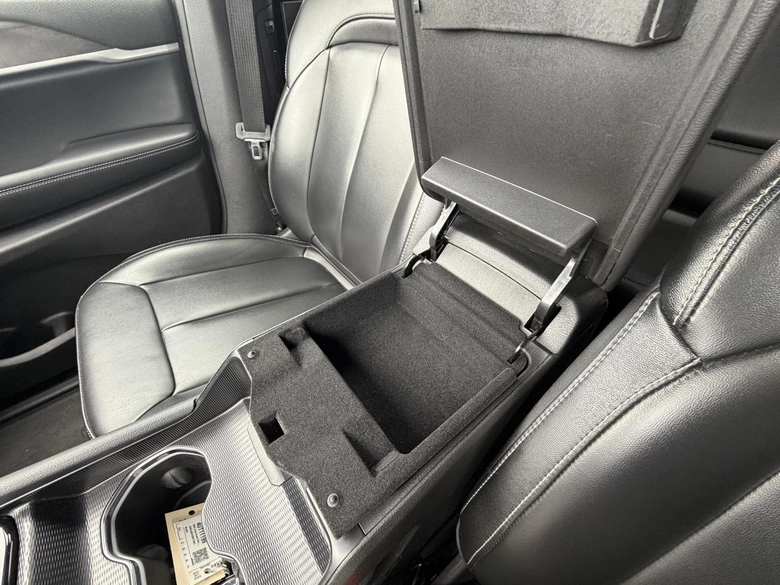 Used 2025 Diamond Black Crystal Pearlcoat Jeep Limited image 14