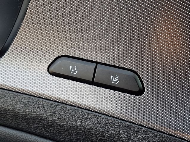 Used 2023 White Kia SX-Prestige image 27