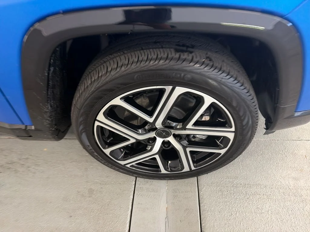 Used 2025 Blue Jeep Limited image 5