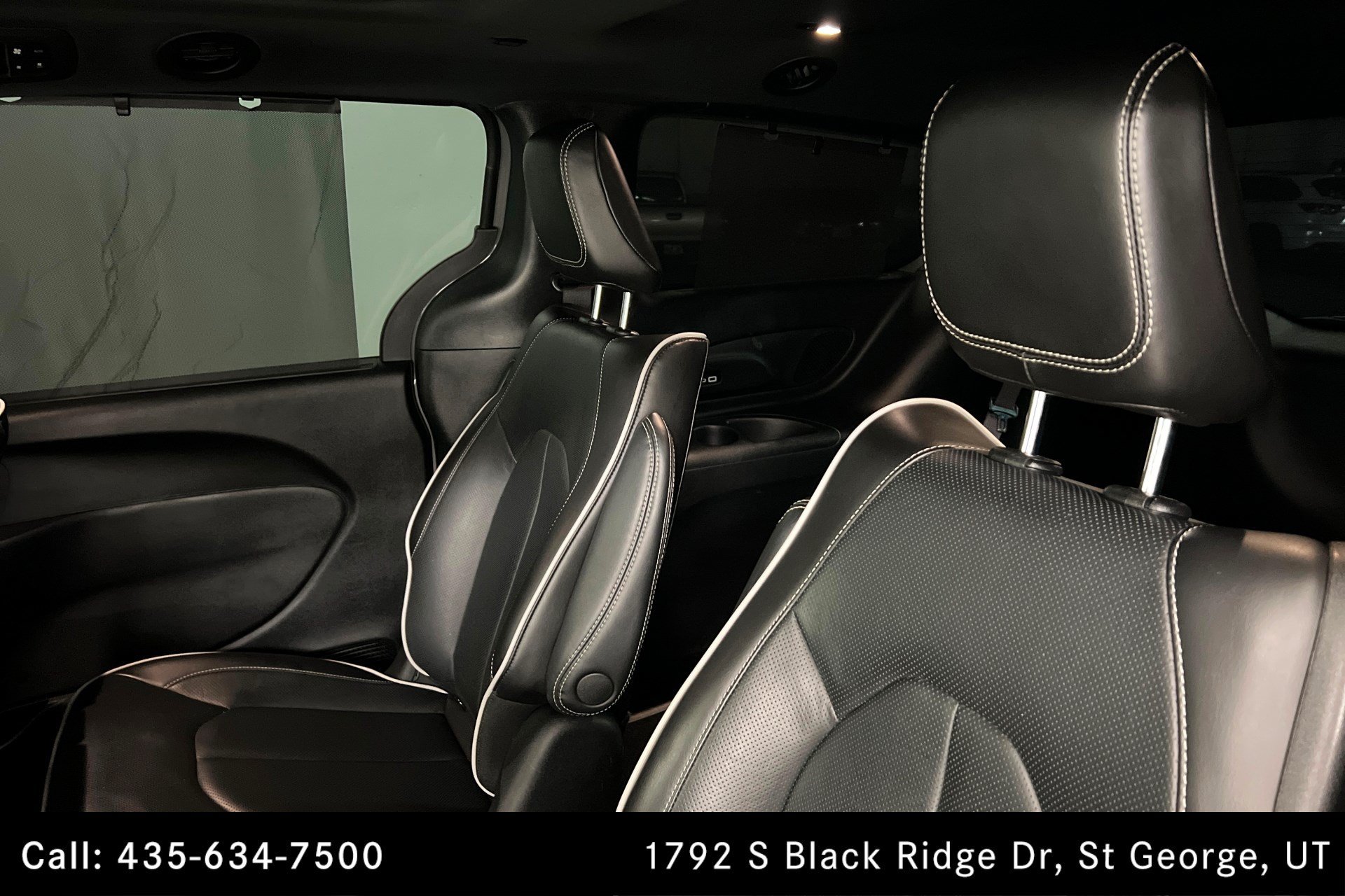 Used 2023 Ceramic Gray Clearcoat Chrysler Hybrid Limited image 20