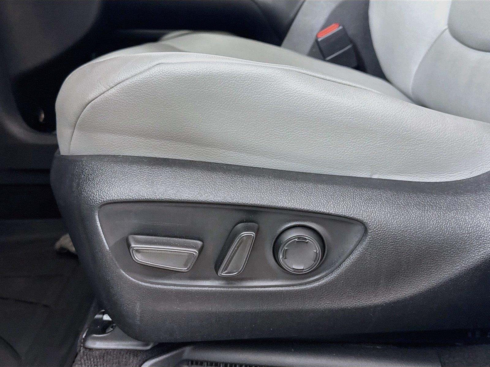 Certified Used 2025 Wind Chill Pearl Toyota XLE 8-Passenger image 30