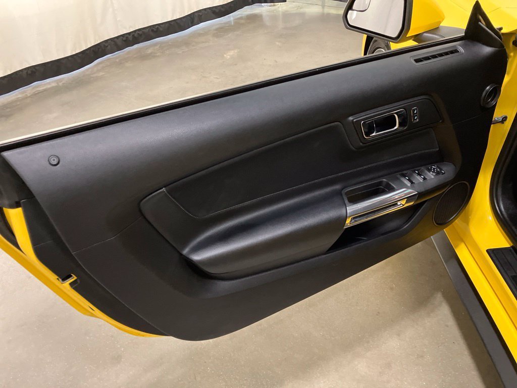 Used 2016 Yellow Ford V6 image 7
