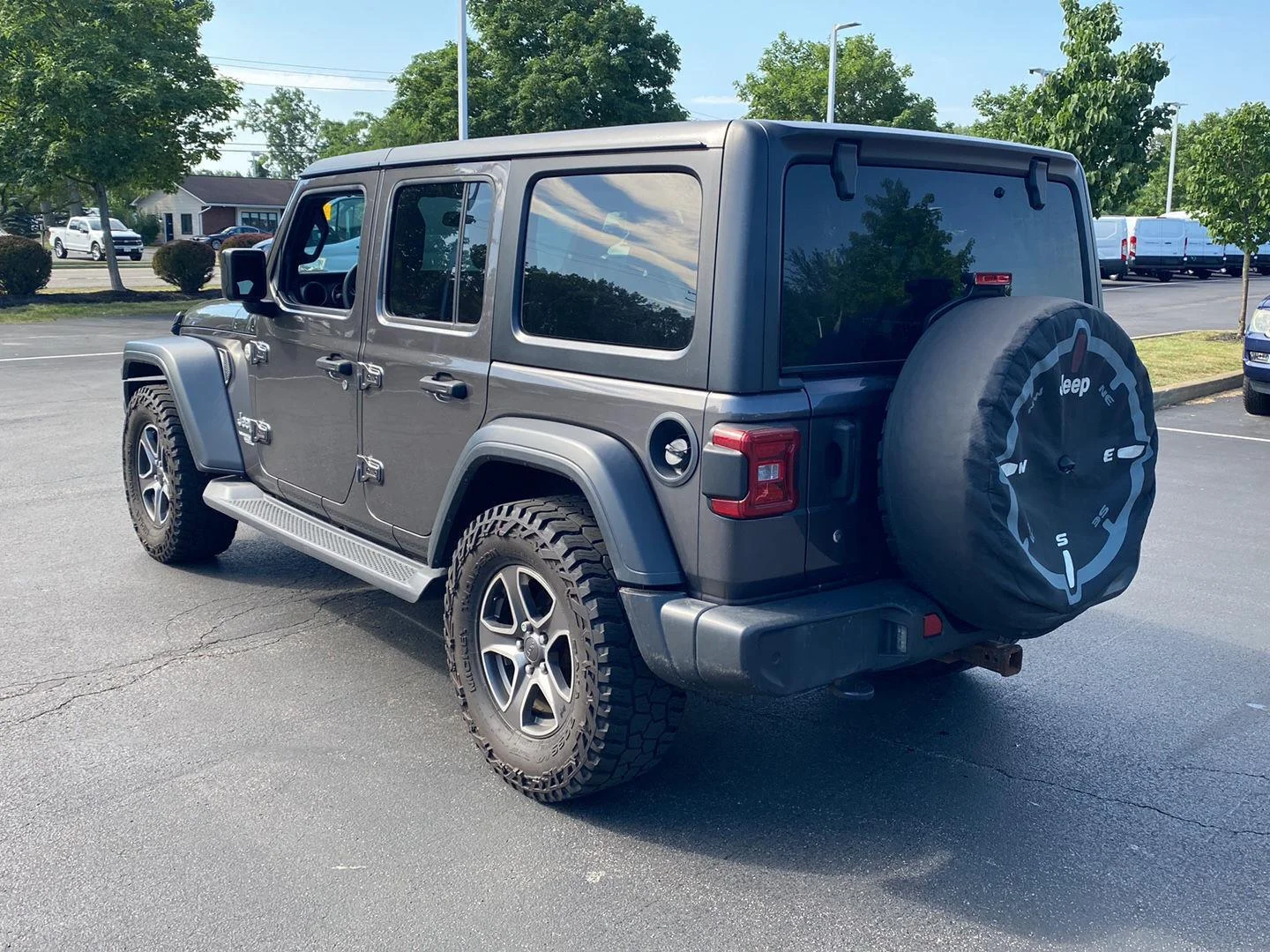 Used 2018 Granite Crystal Metallic Clearcoat Jeep Sport S image 8