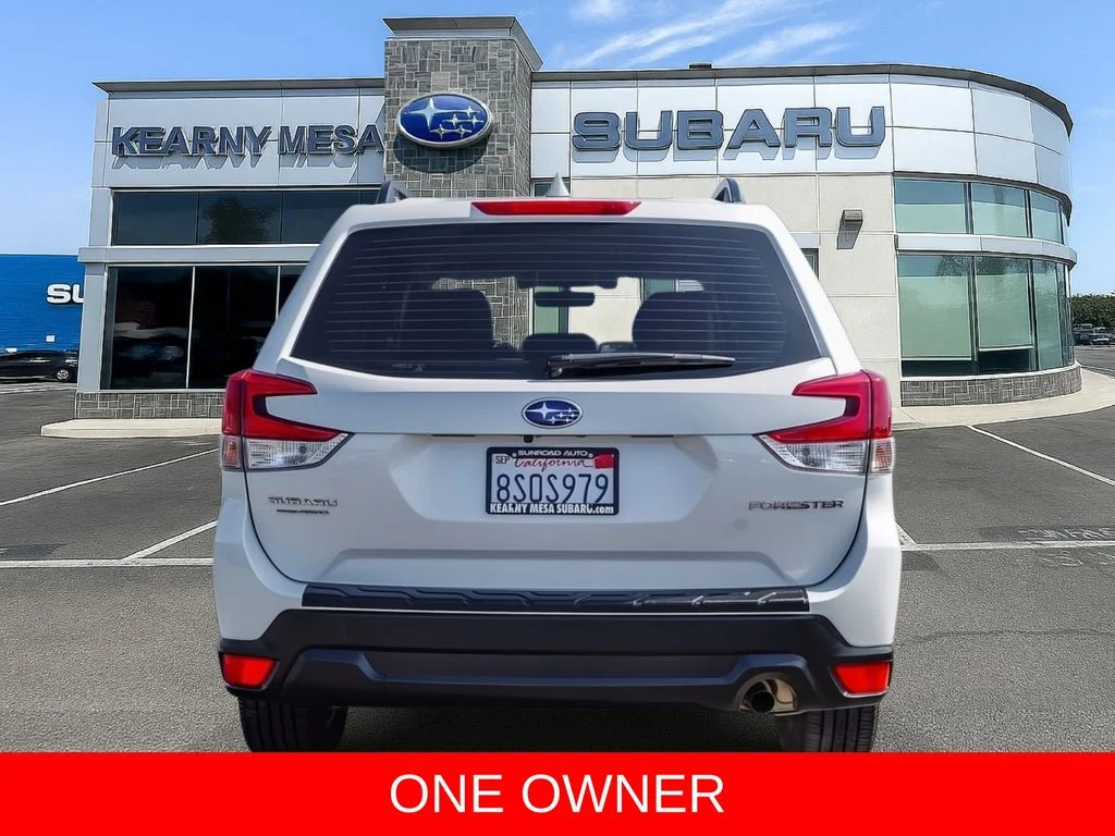 Used 2020 White Subaru Base image 5