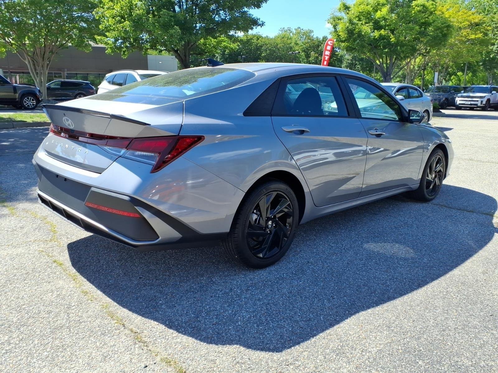 Used 2026 Fluid Metal Hyundai SEL Sport image 6