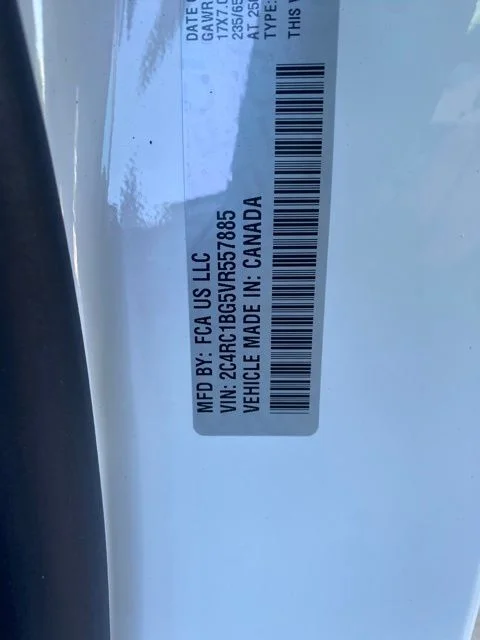 New 2027 Bright White Clear-Coat Exterior Paint Chrysler Select image 28