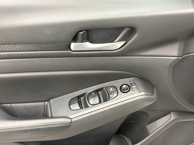 Used 2025 White Nissan 2.5 SV image 13