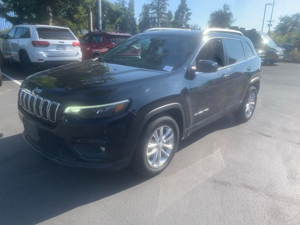 Used 2019 Diamond Black Crystal Pearlcoat Jeep Latitude image 1